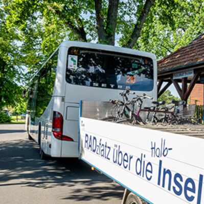 RADzfatz Bus der Verkehrsgesellschaft Vorpommern-Rügen auf Fischland-Darss-Zingst