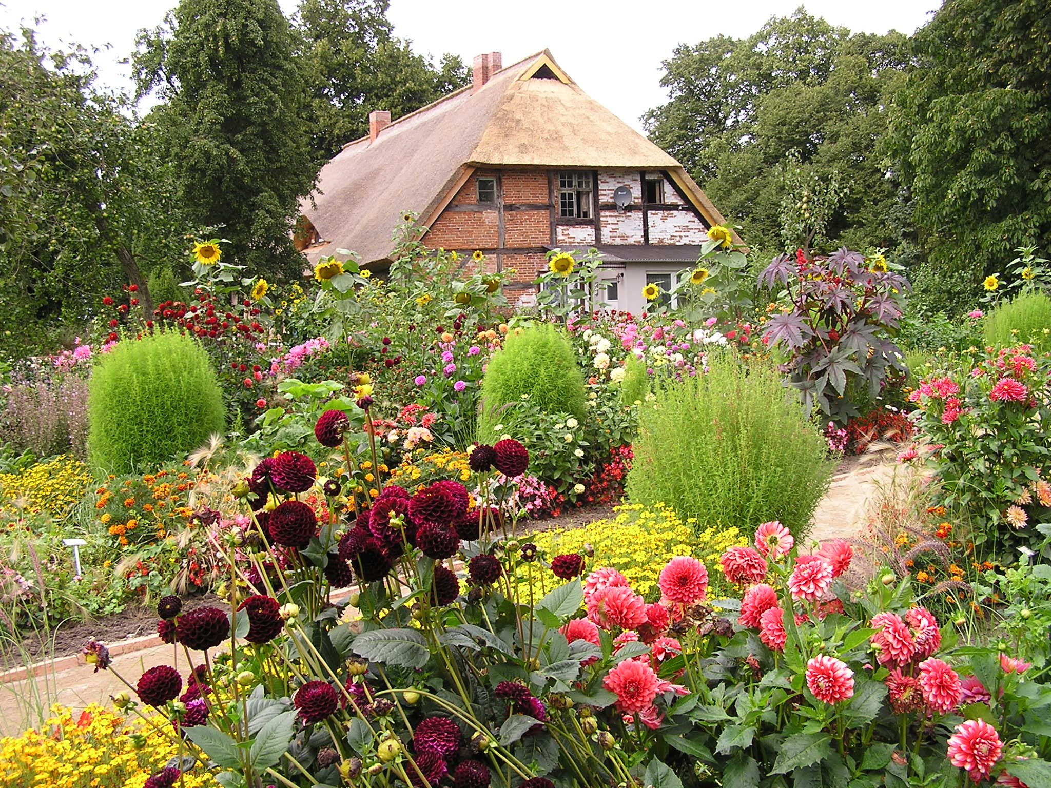 Tag der "Offenen Gärten" - Backsteinkirche und Pfarrgarten Starkow