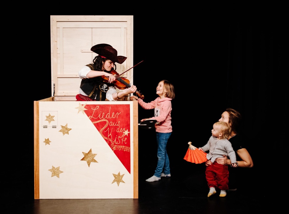 Vorhang auf für Kinder: "Piratenlieder aus der Kiste"