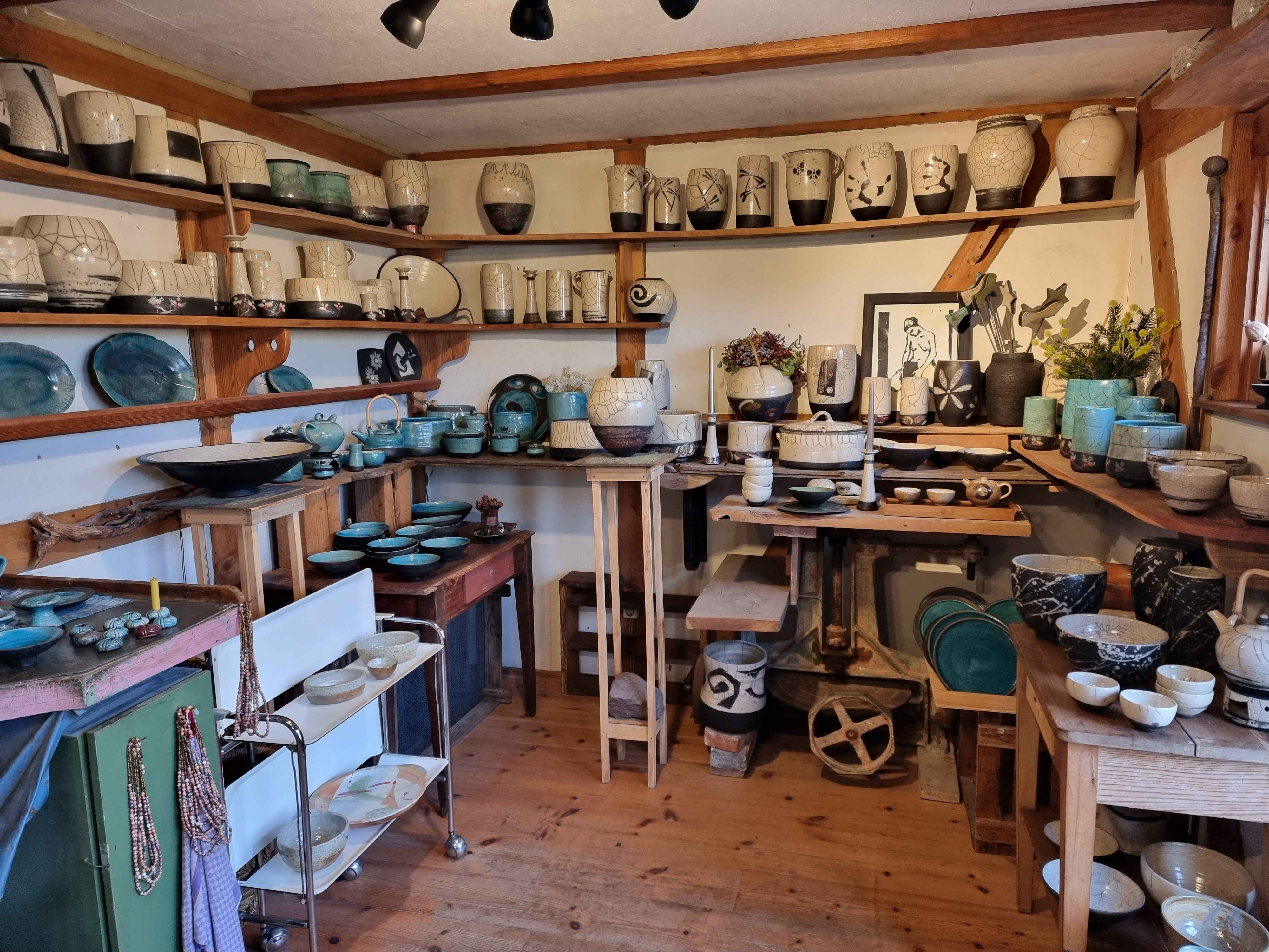 Bodden-Kunst: AtelierTalk - Zu Gast bei der RAKU-Künstlerin Andrea Schlief