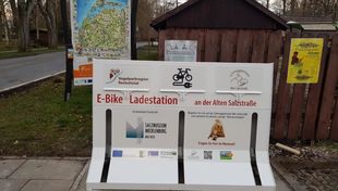 E-Bike-Ladestation am Salzmuseum