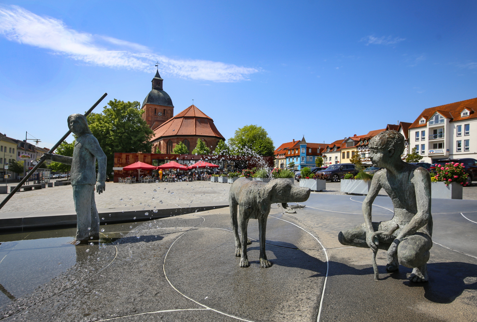 Markt Ribnitz-Damgarten mit Marienkirche
