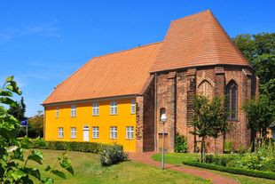 Apfelgottesdienst up platt mit Leierkastenmusik mit Pastorin Ute Eisenack, Neuruppin
