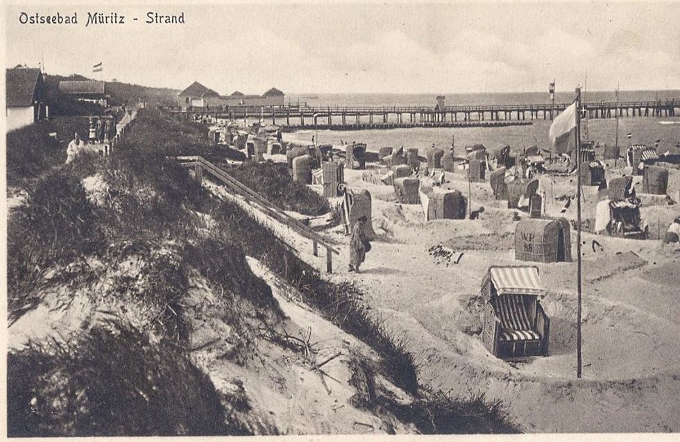 Historical postcard - beach in Müritz