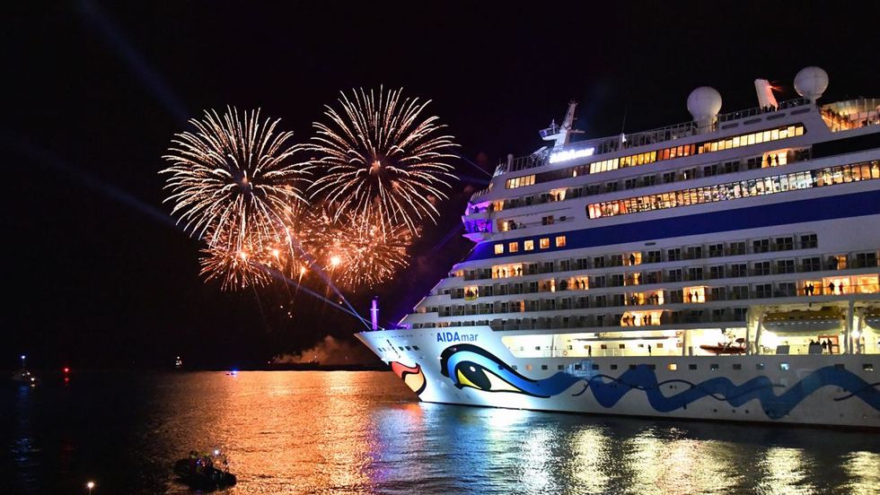 Feuerwerk zum Rostock Cruise Festival